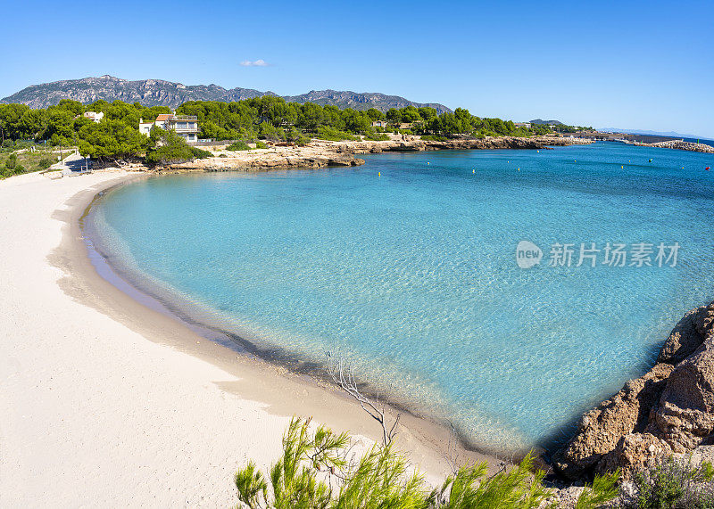 Cala Sant Jordi海滩在Costa dorada Daurada在加泰罗尼亚的塔拉戈纳